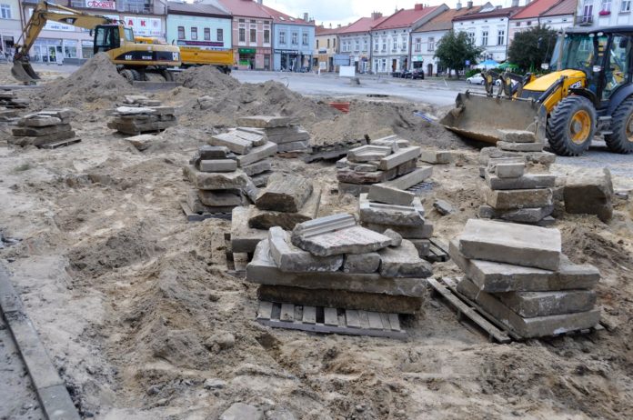 Dozens Of Jewish Headstones Discovered in Lizensk Under Polish Town’s Market Square 1