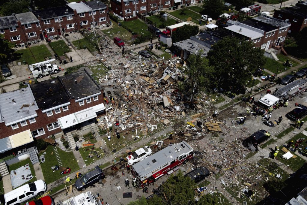 Video: Cold Water, Kosher Pizza and More as Jewish Volunteers Pitch In at Baltimore Explosion Site 2
