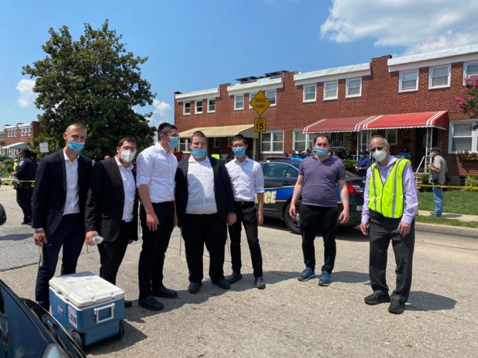 Video: Cold Water, Kosher Pizza and More as Jewish Volunteers Pitch In at Baltimore Explosion Site 1