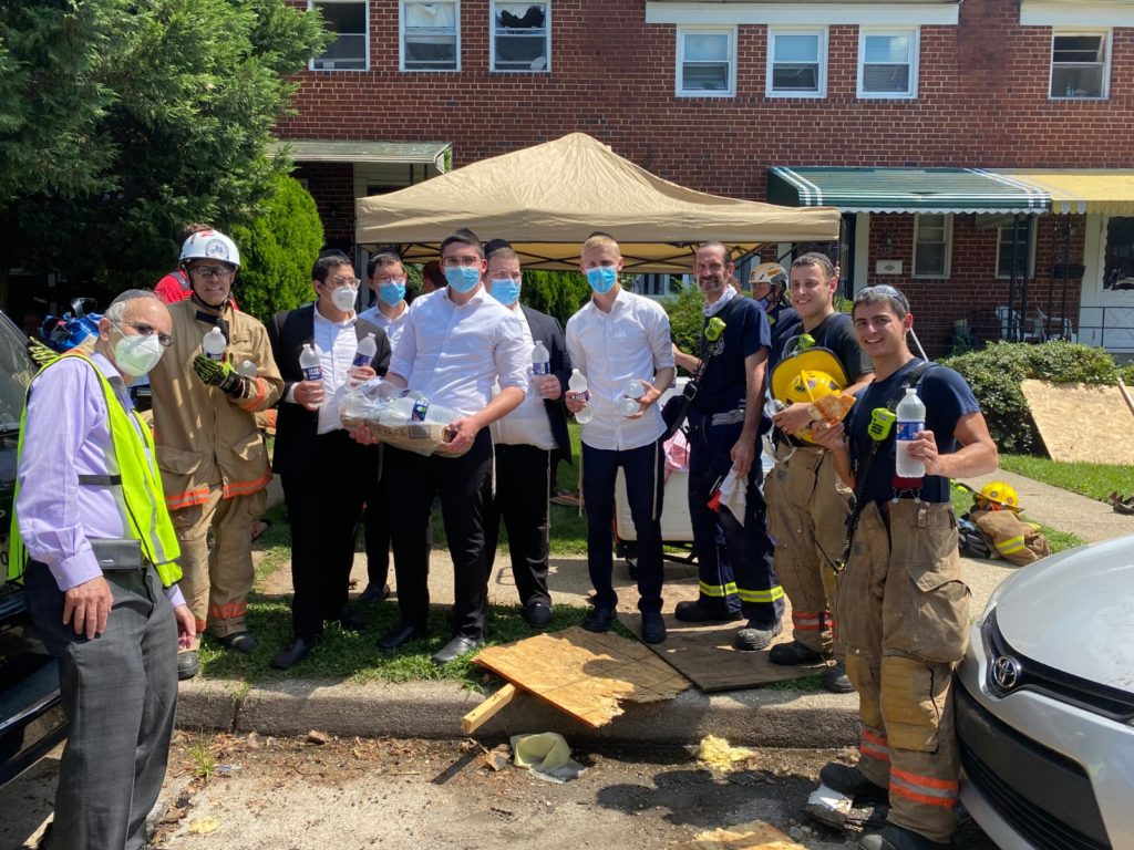Video: Cold Water, Kosher Pizza and More as Jewish Volunteers Pitch In at Baltimore Explosion Site 3