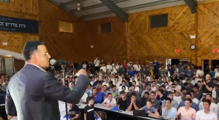 Video: Orthodox Music Star Performs Song Celebrating Donald Trump At Jewish Summer Camp 1