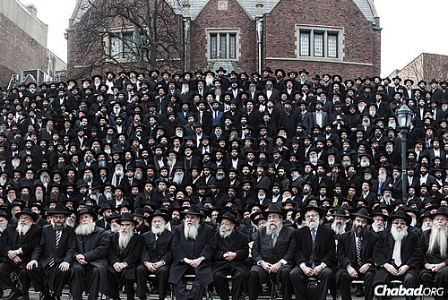 What Will Happen to Historic Shluchim Photo as Chabad Kinus Goes Virtual? 1
