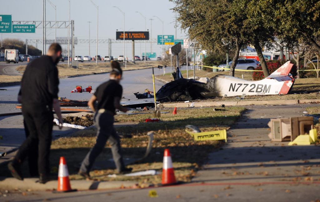 2 Killed When Plane Crashes Along Texas Service Road 2