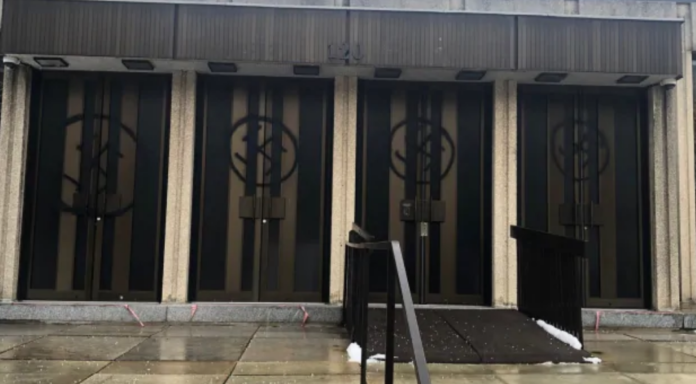 Man Arrested After Swastikas Spray-Painted On Doors Of Montreal Synagogue 1